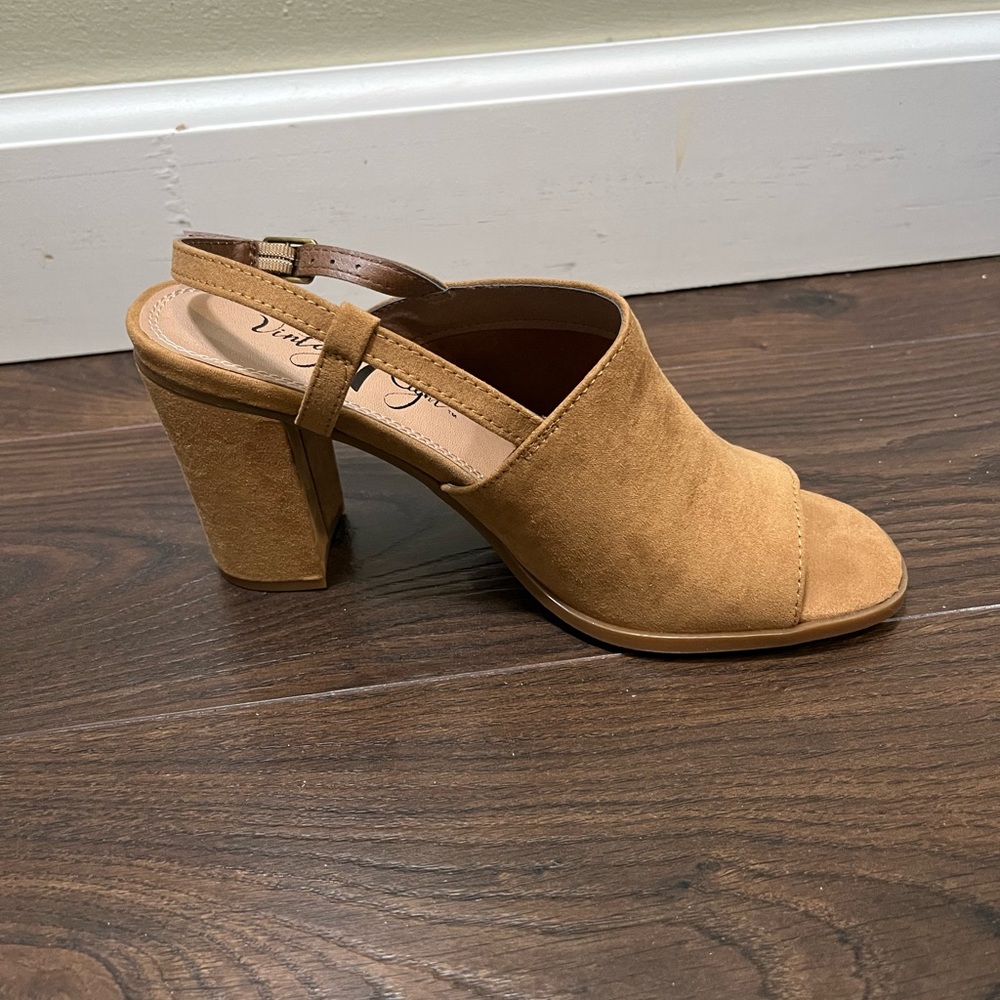 Vintage 7 Eight Tan Brown Suede Heels